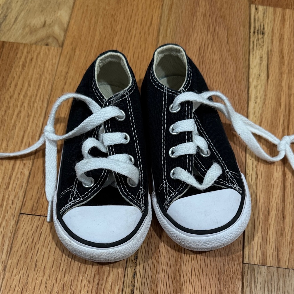 Classic Black Kids Converse Allstars size 6 toddler
